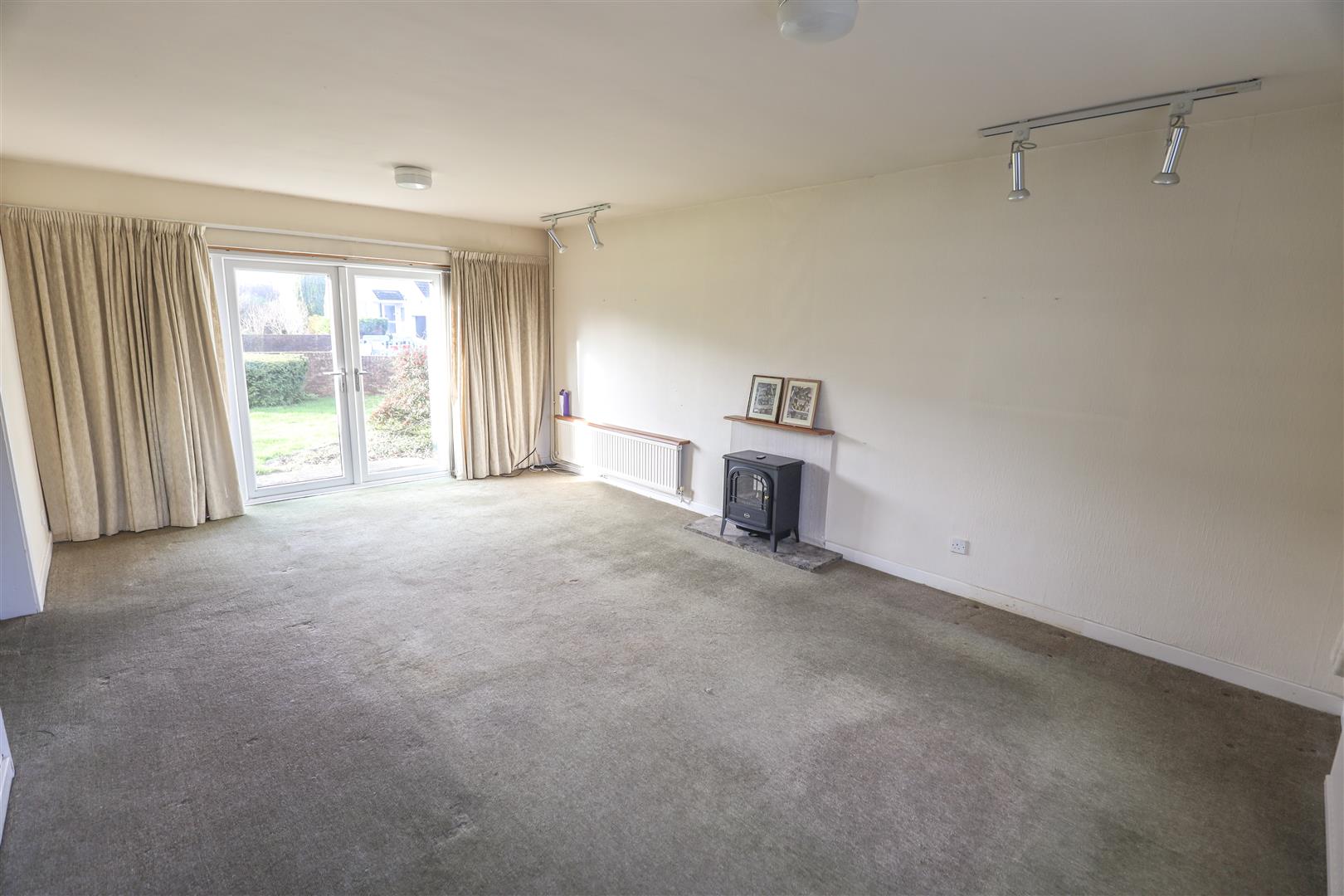 17 Darren Close, Cowbridge, Vale of Glamorgan, CF71 7DE